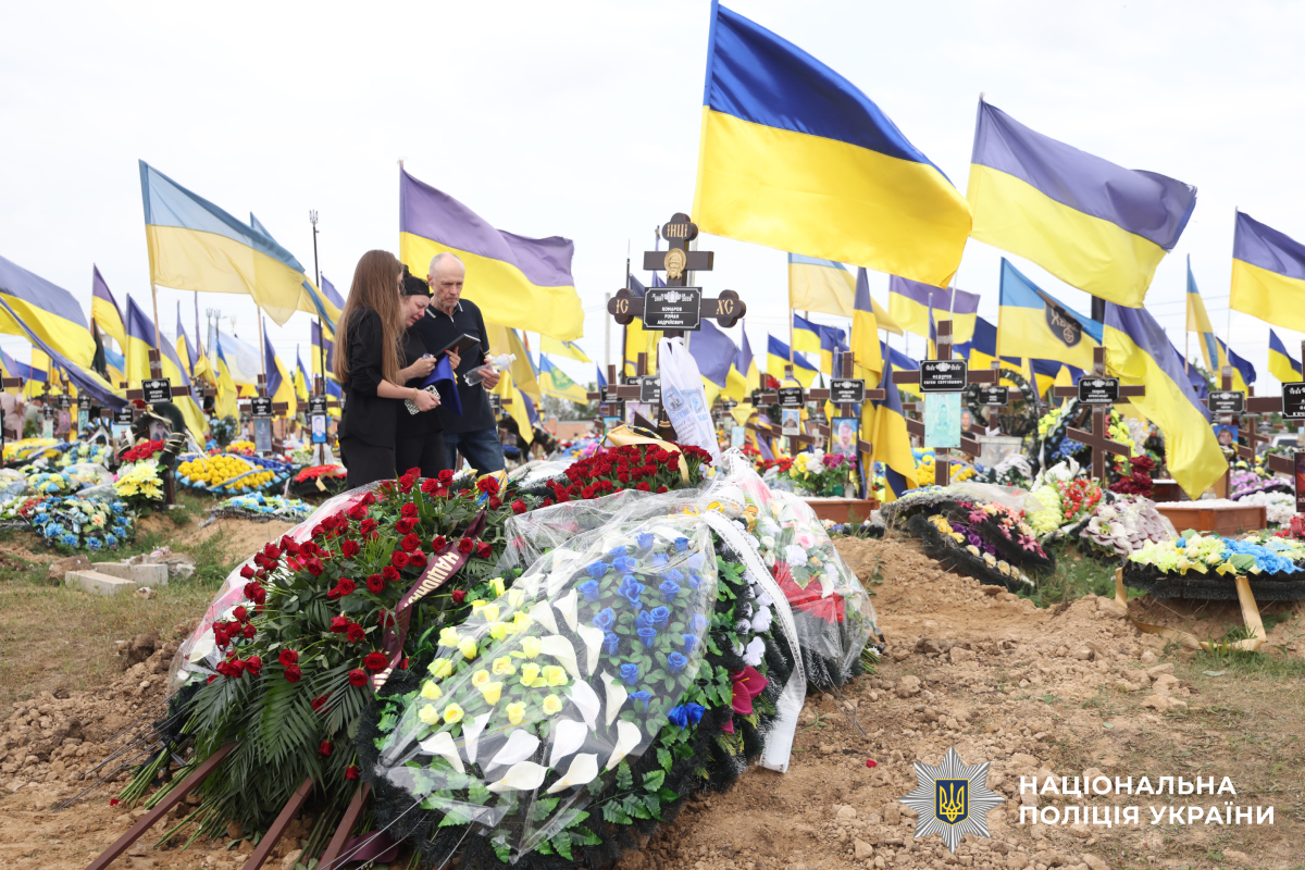 Харківщина схилила голови в скорботі за поліцейським Романом Комаровим, який віддав життя, рятуючи людей