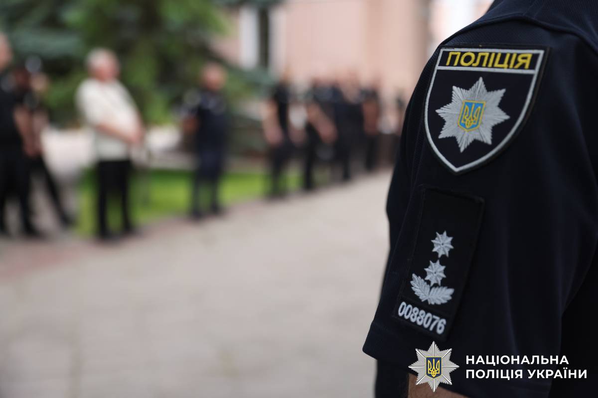 Харківщина схилила голови в скорботі за поліцейським Романом Комаровим, який віддав життя, рятуючи людей