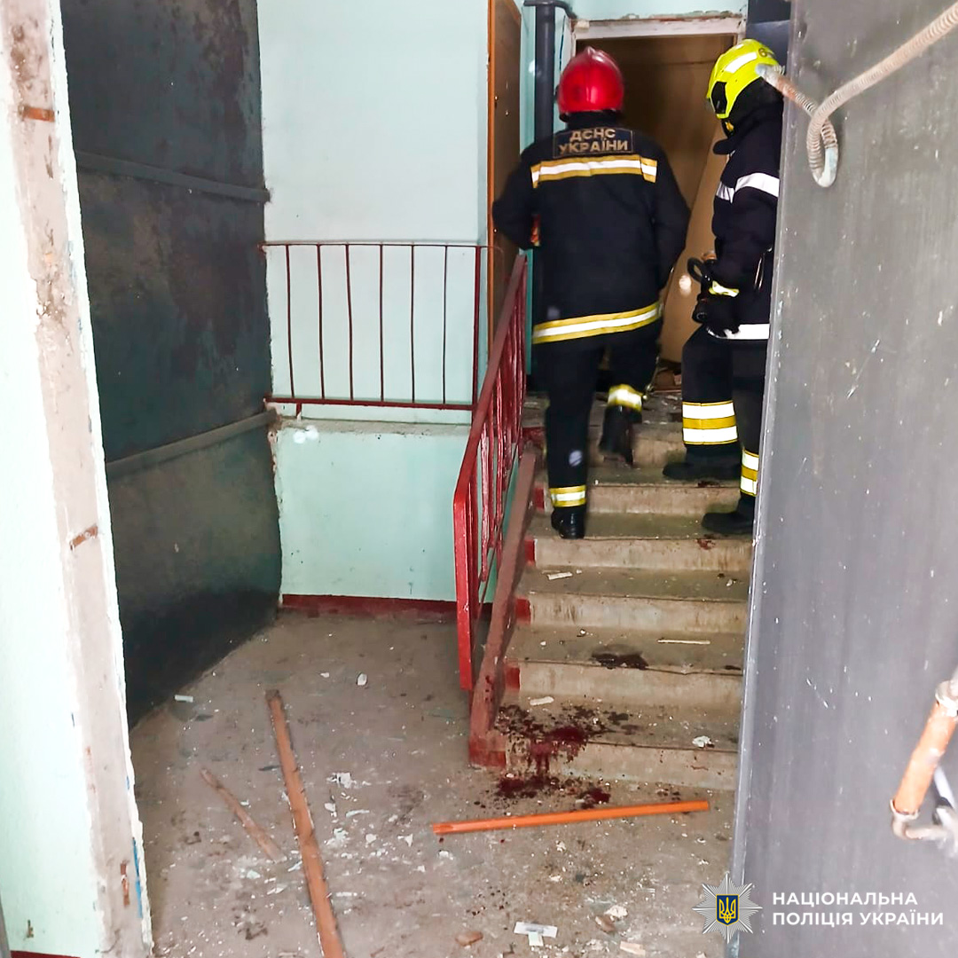 Поліцейські Харкова оперативно надали допомогу дівчині, яка постраждала внаслідок вибуху в квартирі
