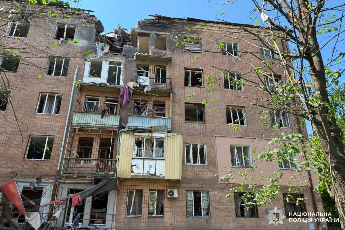 поліція працює на місцях ворожих обстрілів Харкова