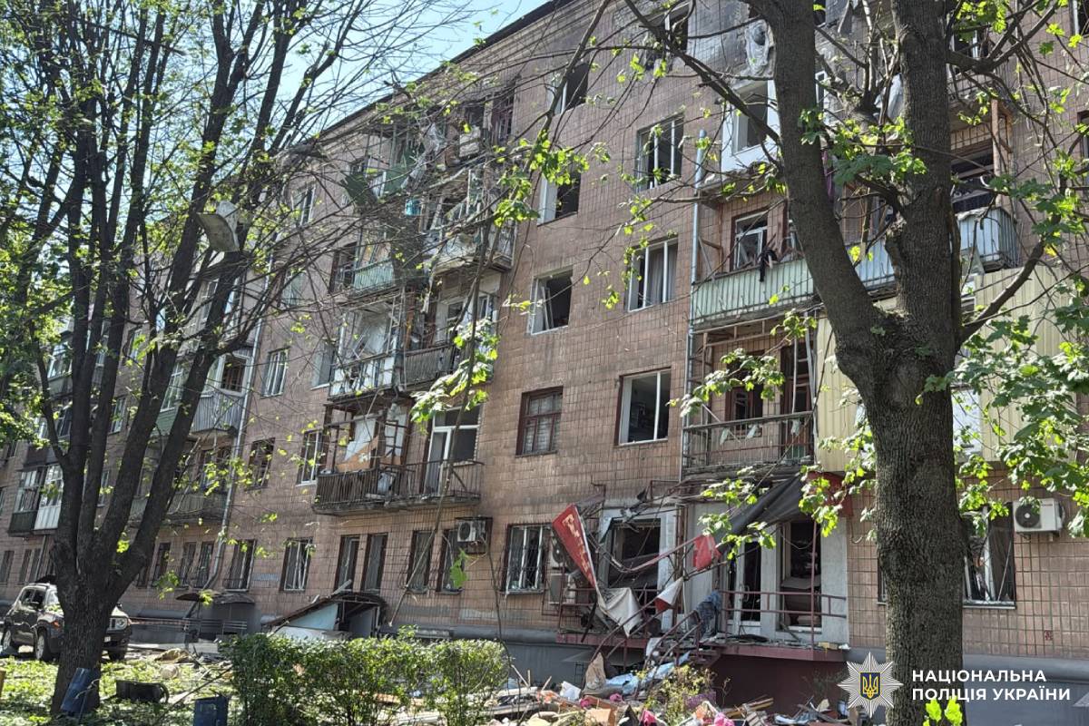 поліція працює на місцях ворожих обстрілів Харкова