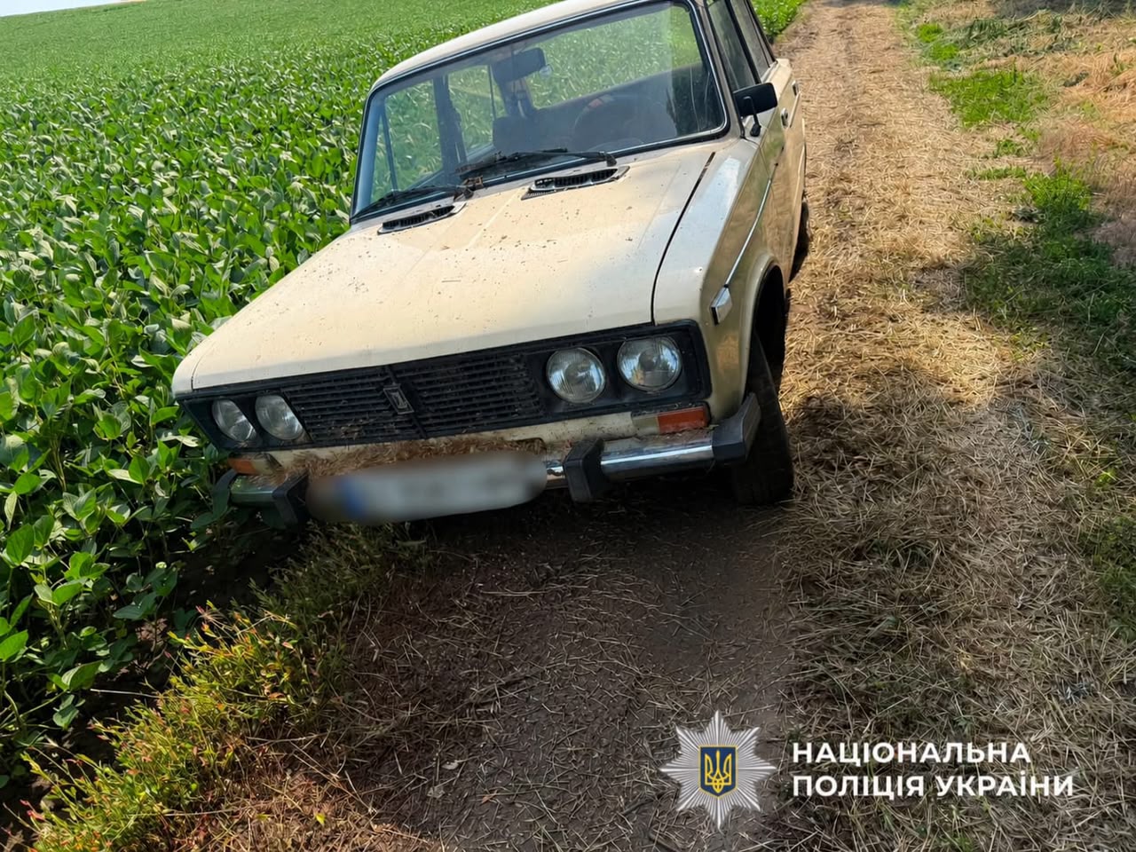 На фото зобрежений викрадений транспортний засіб.