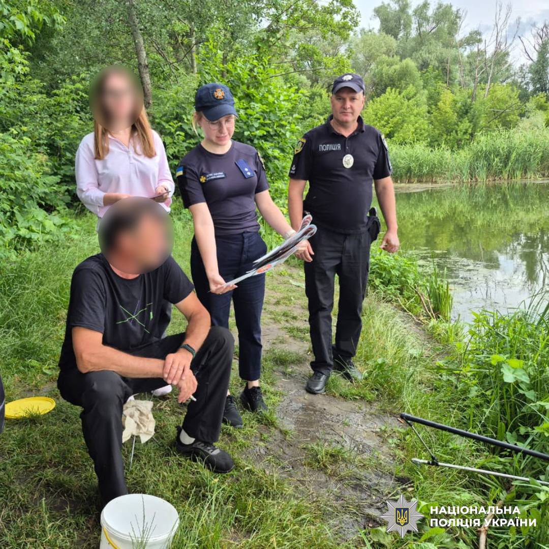 Поліцейські та рятувальники продовжують профілактичні рейди на водоймах Нововодолазької громади