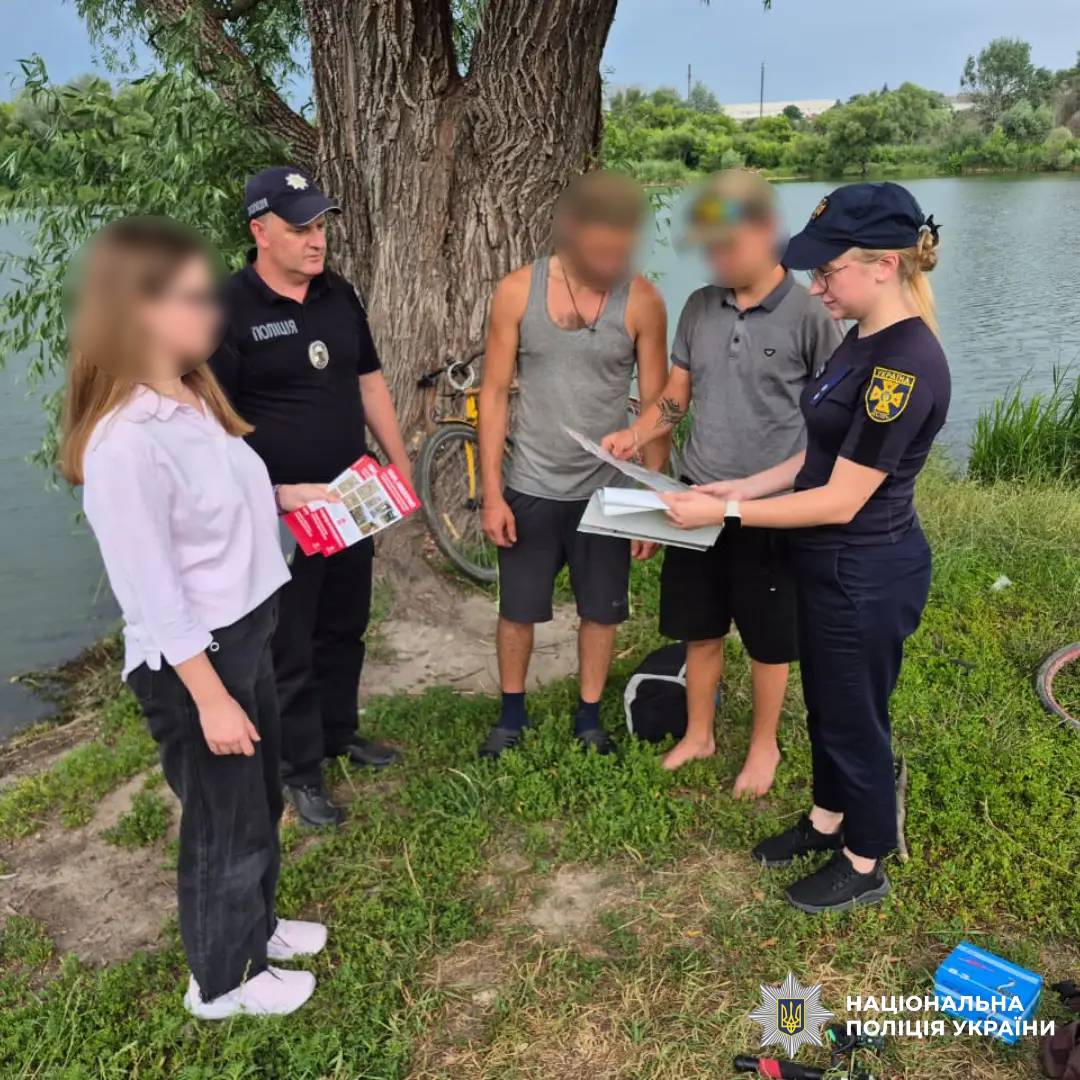 Поліцейські та рятувальники продовжують профілактичні рейди на водоймах Нововодолазької громади