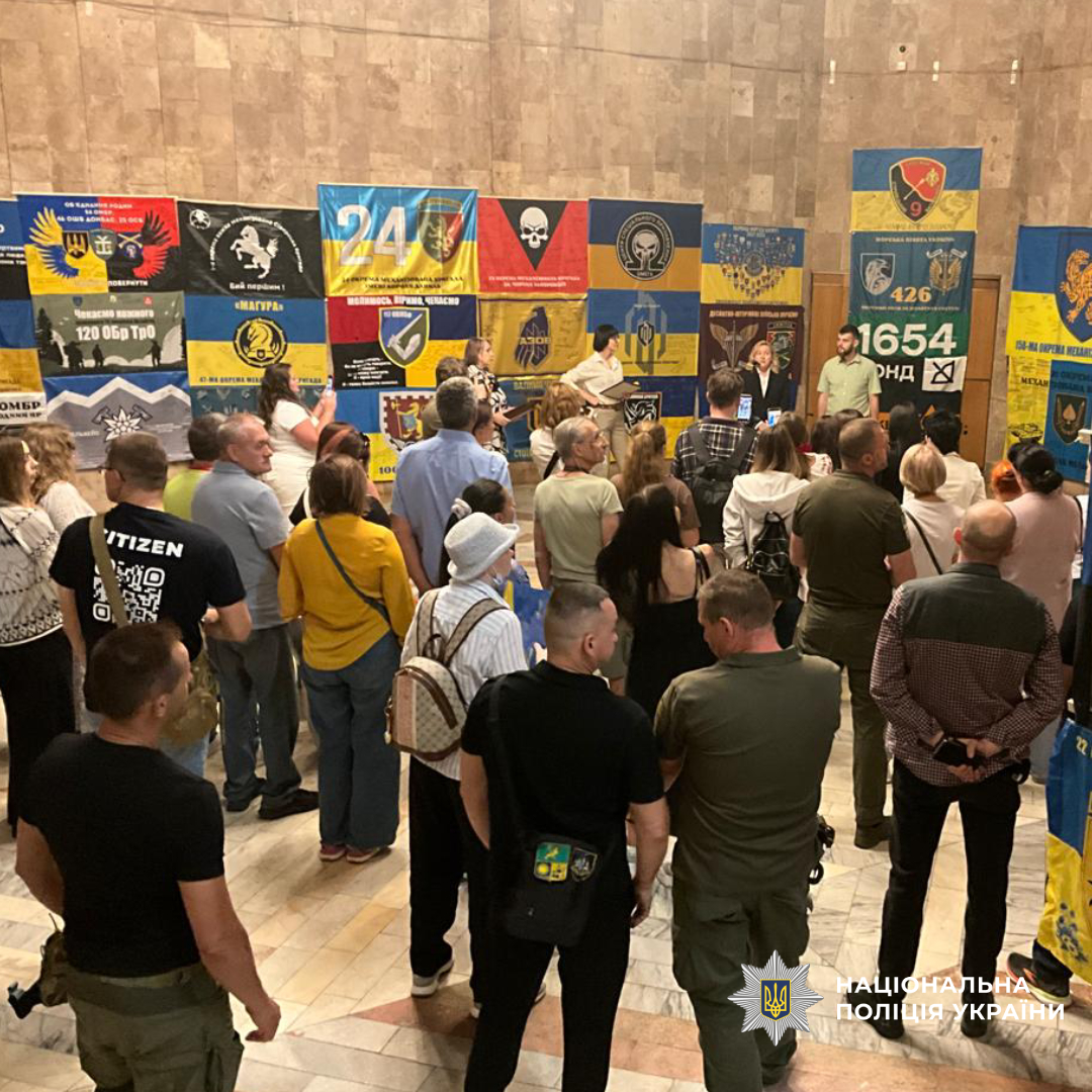 Поліція Харківщини долучилася до відкриття пересувної виставки «Народжені війною»