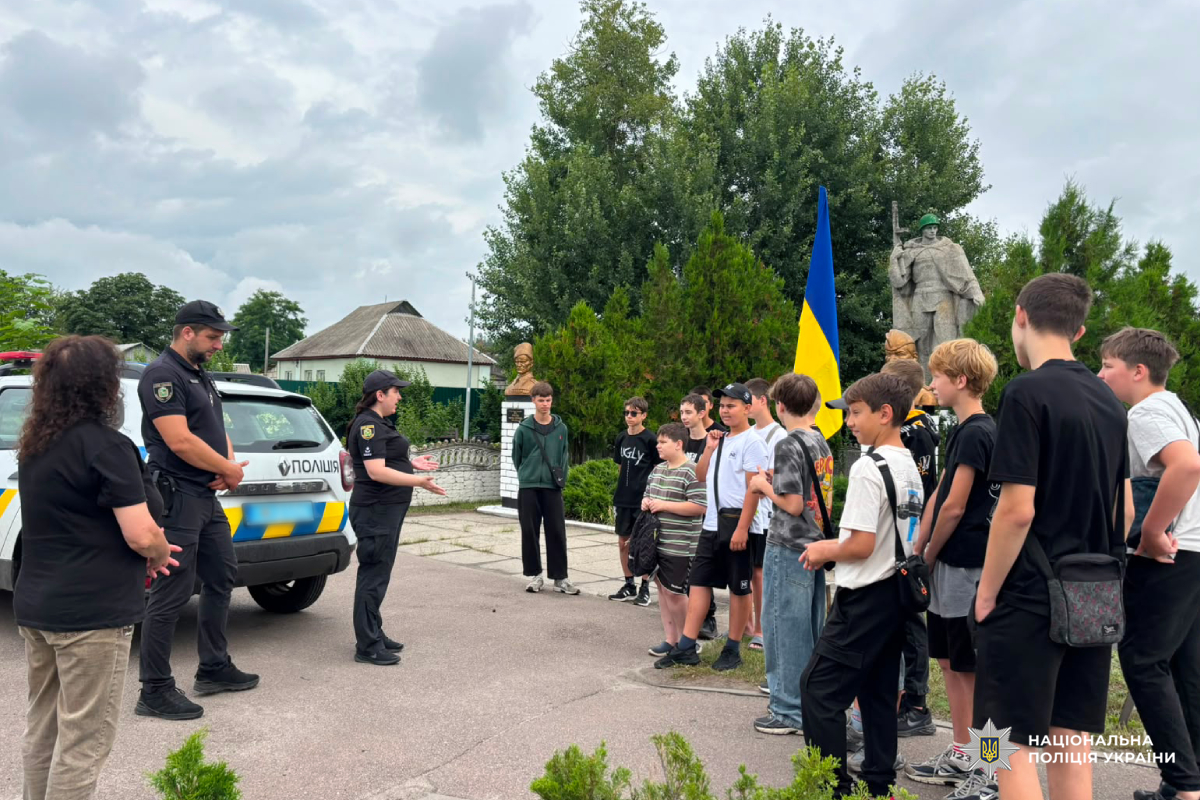 Поліцейські Харківщини нагадали школярам правила безпечної поведінки під час літніх канікул