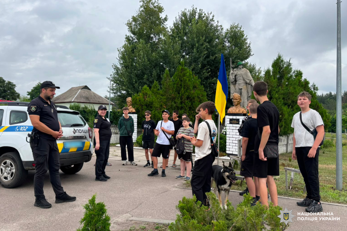 Поліцейські Харківщини нагадали школярам правила безпечної поведінки під час літніх канікул