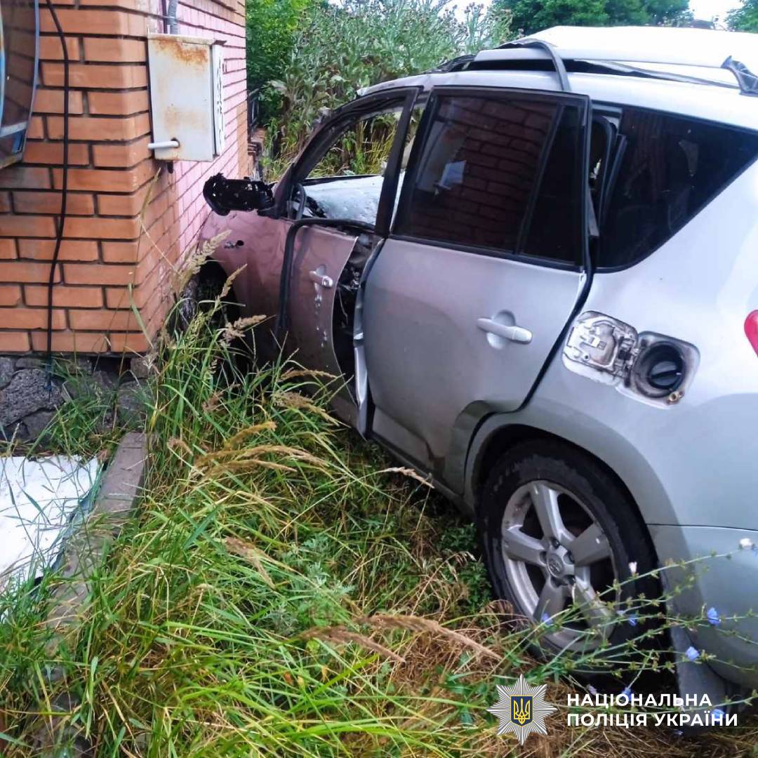 Двоє чоловіків загинули, є постраждалий: поліція документує наслідки ворожого обстрілу на Харківщині