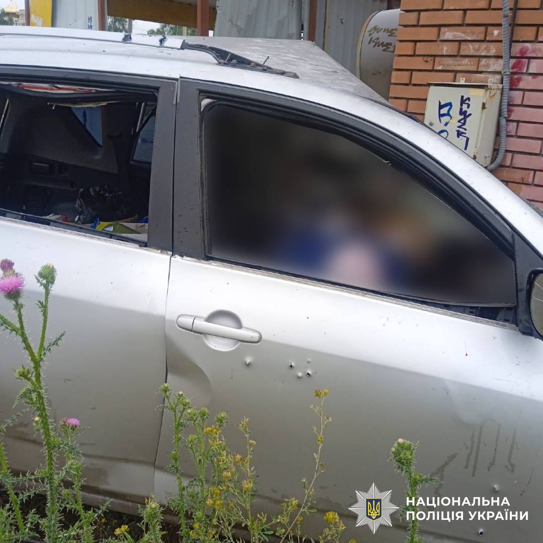 Двоє чоловіків загинули, є постраждалий: поліція документує наслідки ворожого обстрілу на Харківщині