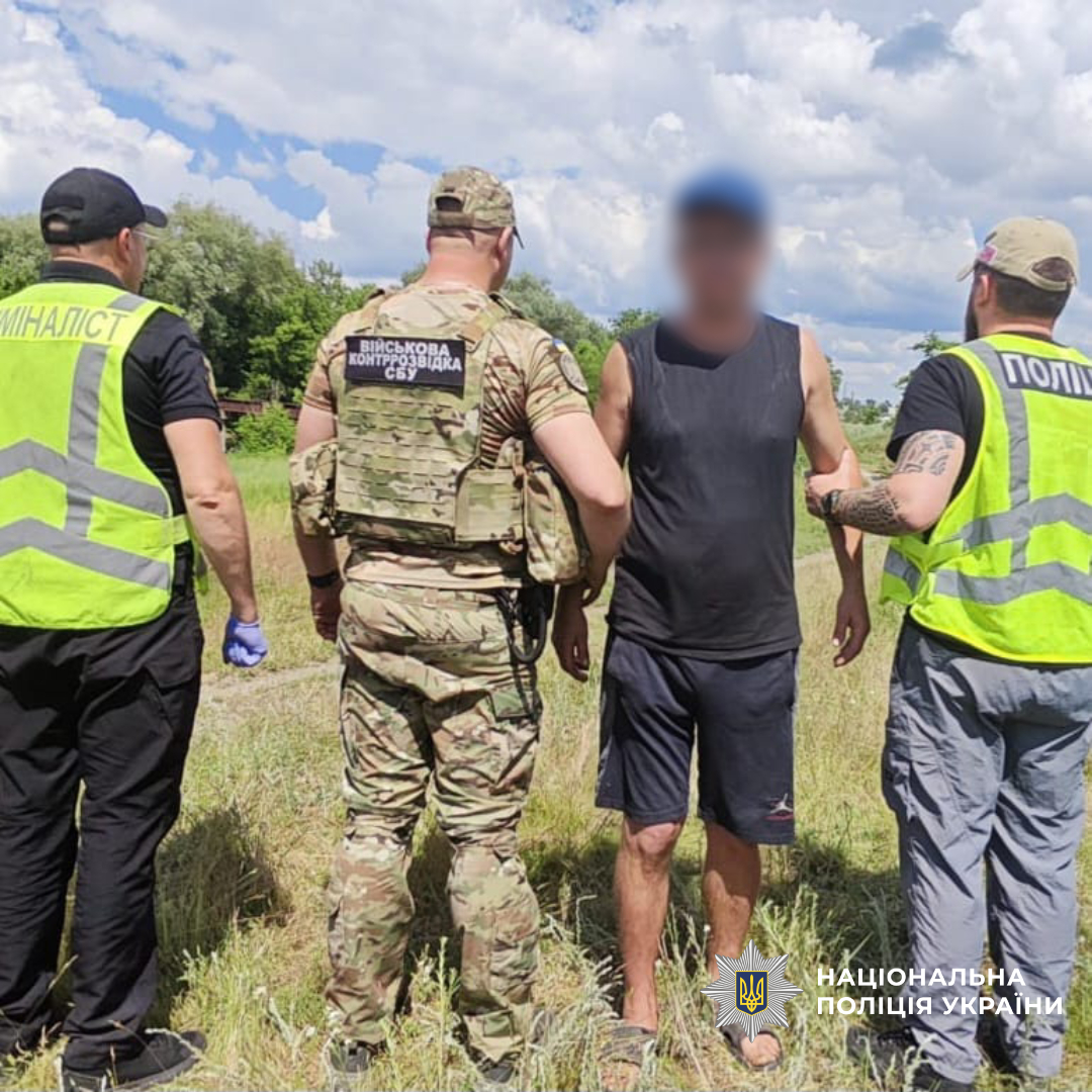 На Харківщині оперативники затримали підозрюваного у торгівлі зброєю та боєприпасами
