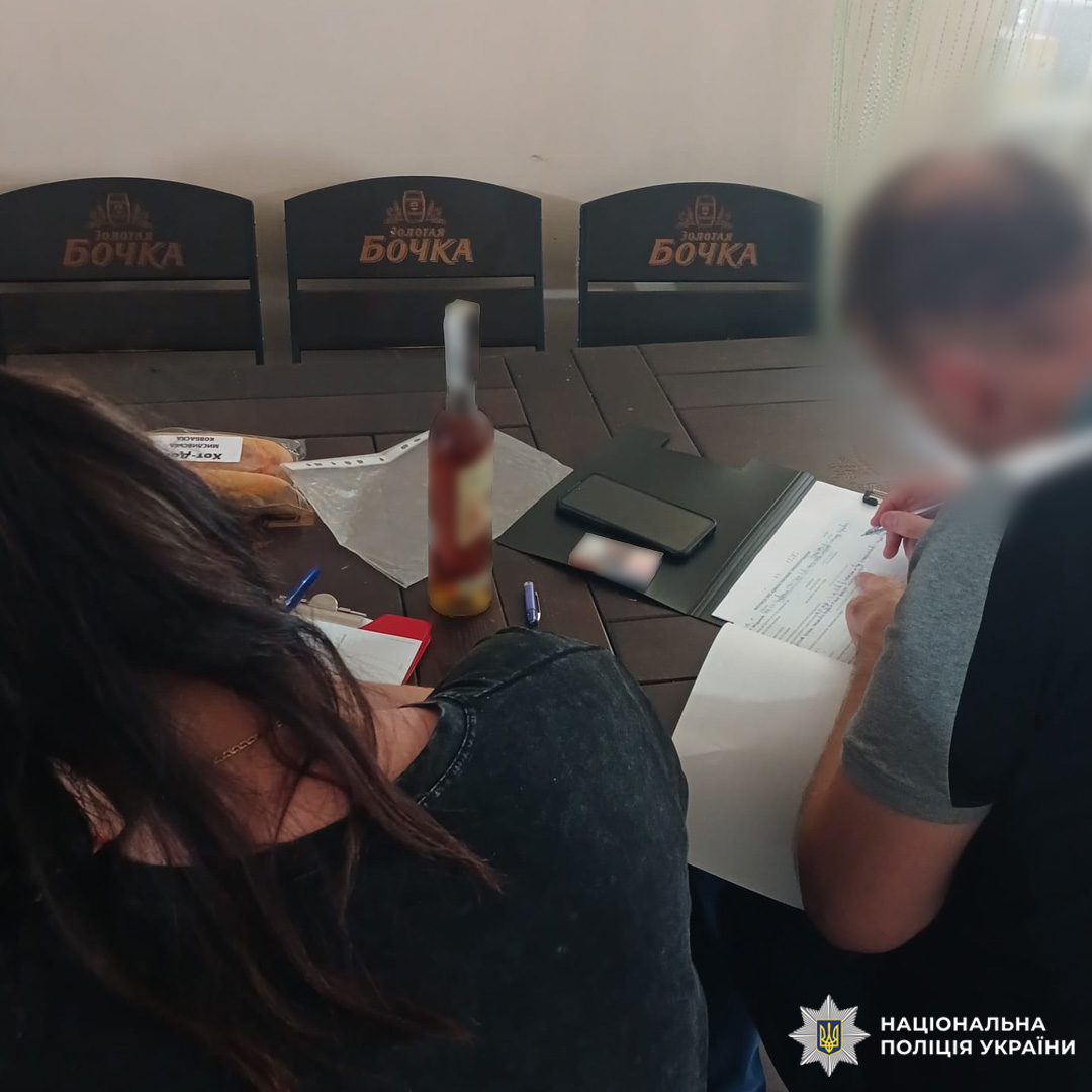 Понад 500 пачок цигарок та майже 90 літрів алкоголю вилучили з незаконного обігу поліцейські Чугуївщини