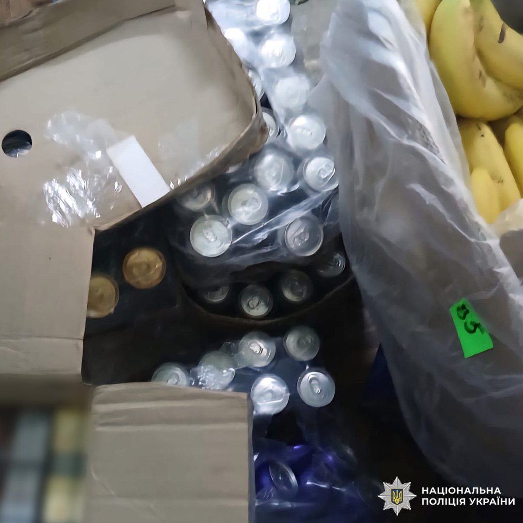 Понад 500 пачок цигарок та майже 90 літрів алкоголю вилучили з незаконного обігу поліцейські Чугуївщини