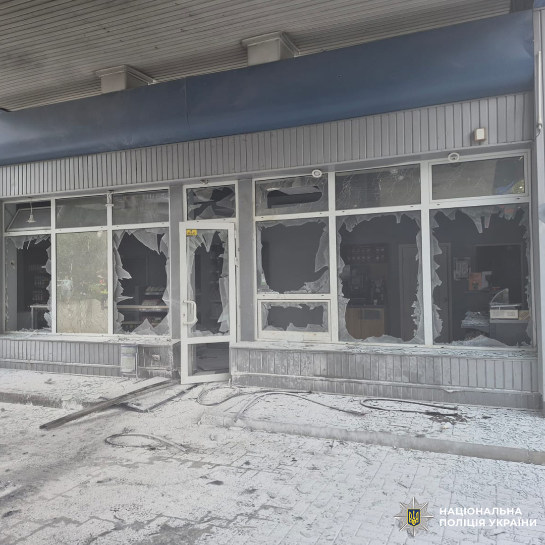 Внаслідок ворожих обстрілів Харківщини постраждали семеро людей, у тому числі дитина: поліція документує наслідки воєнних злочинів