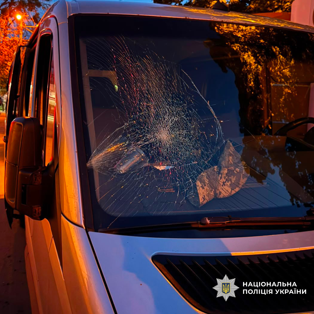 Поліцейські Харкова повідомили про підозру чоловікам, які чинили опір представникам РТЦК та СП та пошкодили службовий автомобіль