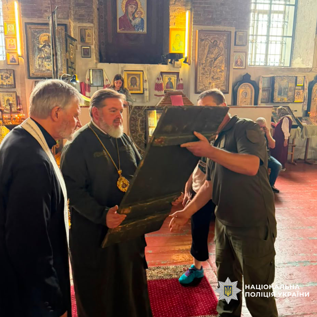Представники поліції Харківщини взяли участь у спільній молитві за захисників України та передали до храму освячений Образ