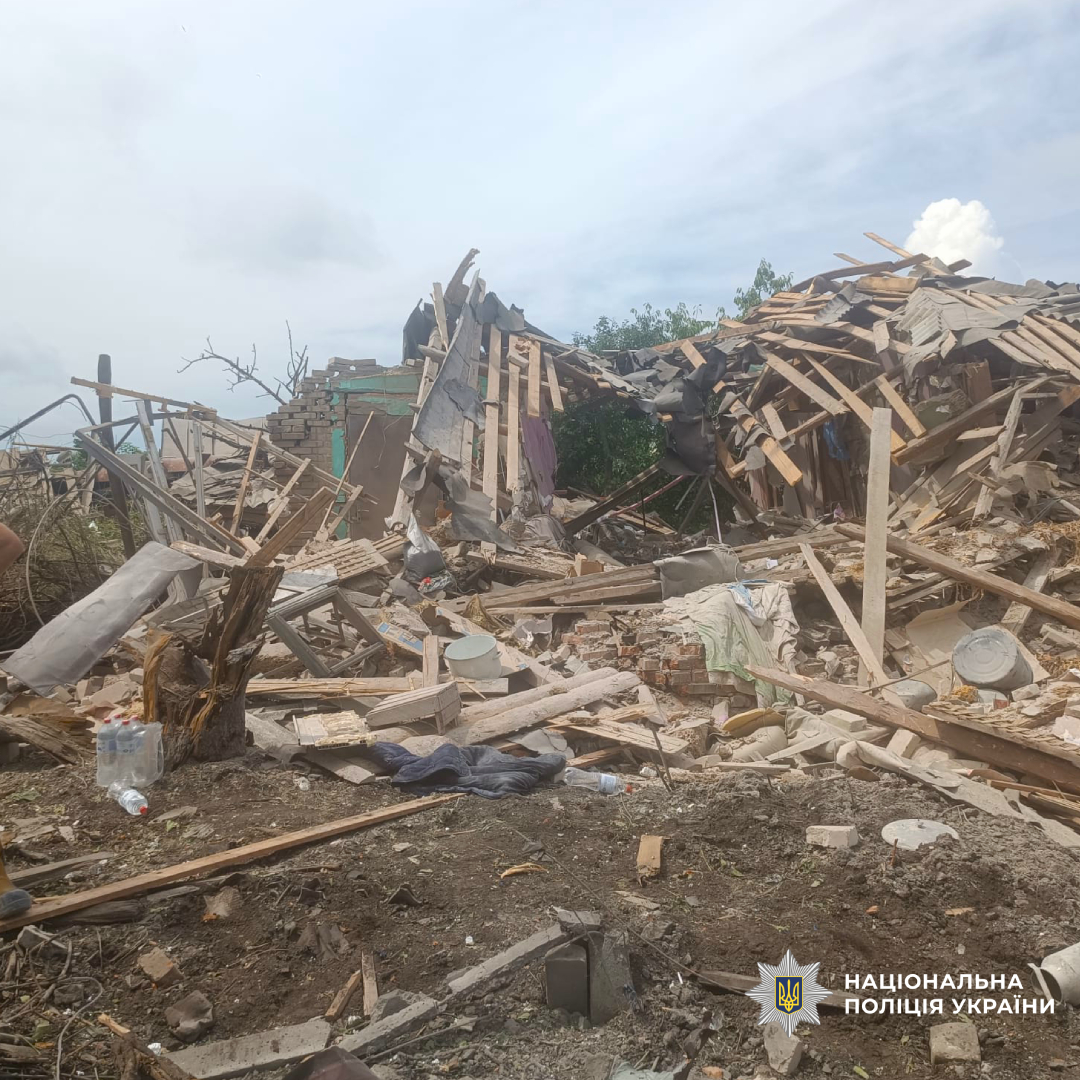 поліцейські документують наслідки авіаційного удару військових рф на Харківщині
