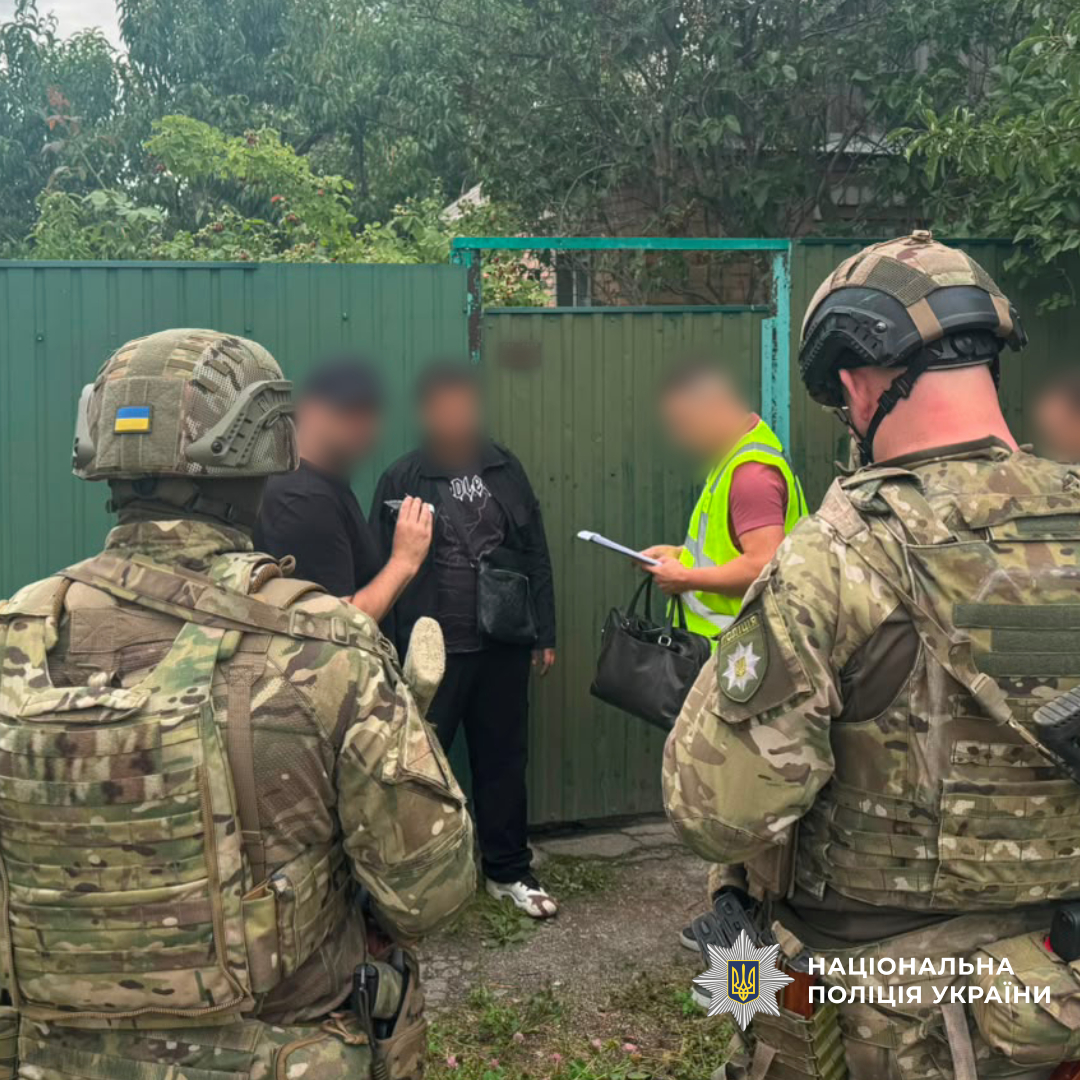 Понад 3,6 тисячі кущів конопель, майже 28 кілограмів канабісу та десятки затриманих: поліція Харківщини підбила проміжні підсумки спецоперації «Джентельмени»