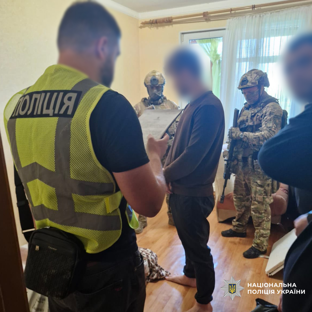 В Індустріальному районі Харкова правоохоронці викрили чоловіка, який вирощував канабіс для подальшого продажу