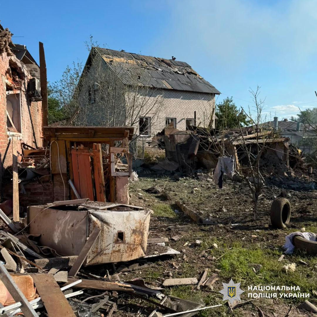 поліція документує наслідки ворожого авіаудару по Ізюмщині