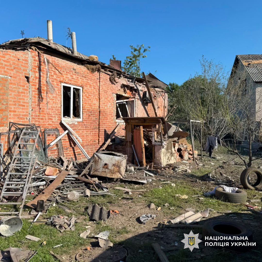 поліція документує наслідки ворожого авіаудару по Ізюмщині