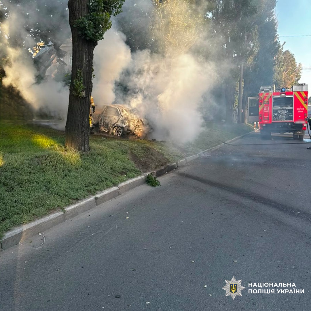 поліція документує наслідки ворожого удару по Шевченківському району Харкова
