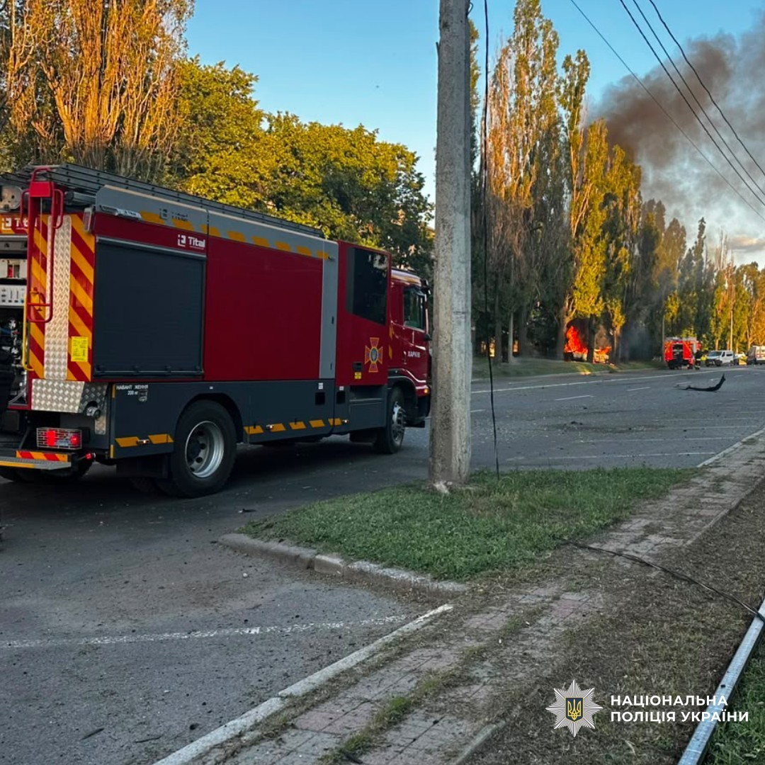 поліція документує наслідки ворожого удару по Шевченківському району Харкова
