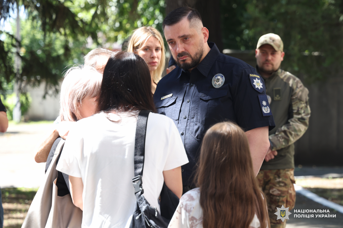 Назавжди в строю: у Харкові відкрили меморіальну стелу поліцейському Денису Котляру
