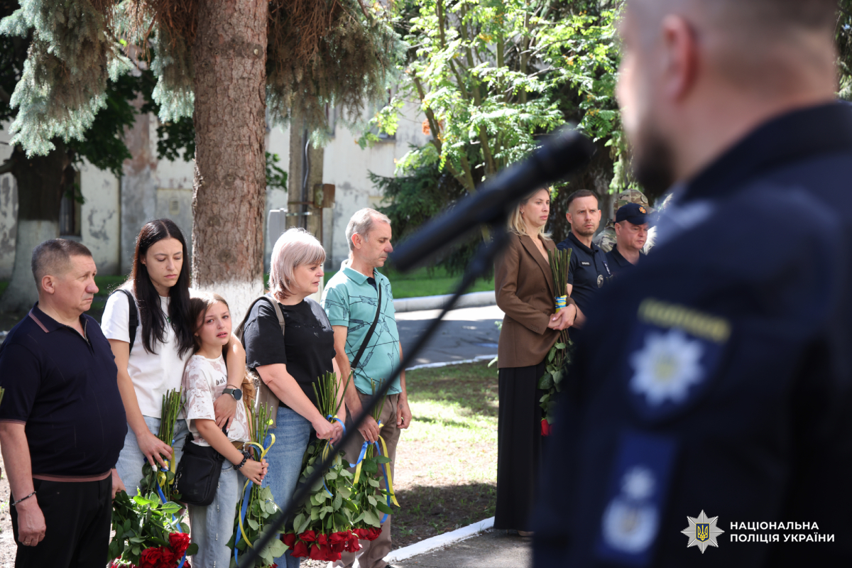 Назавжди в строю: у Харкові відкрили меморіальну стелу поліцейському Денису Котляру