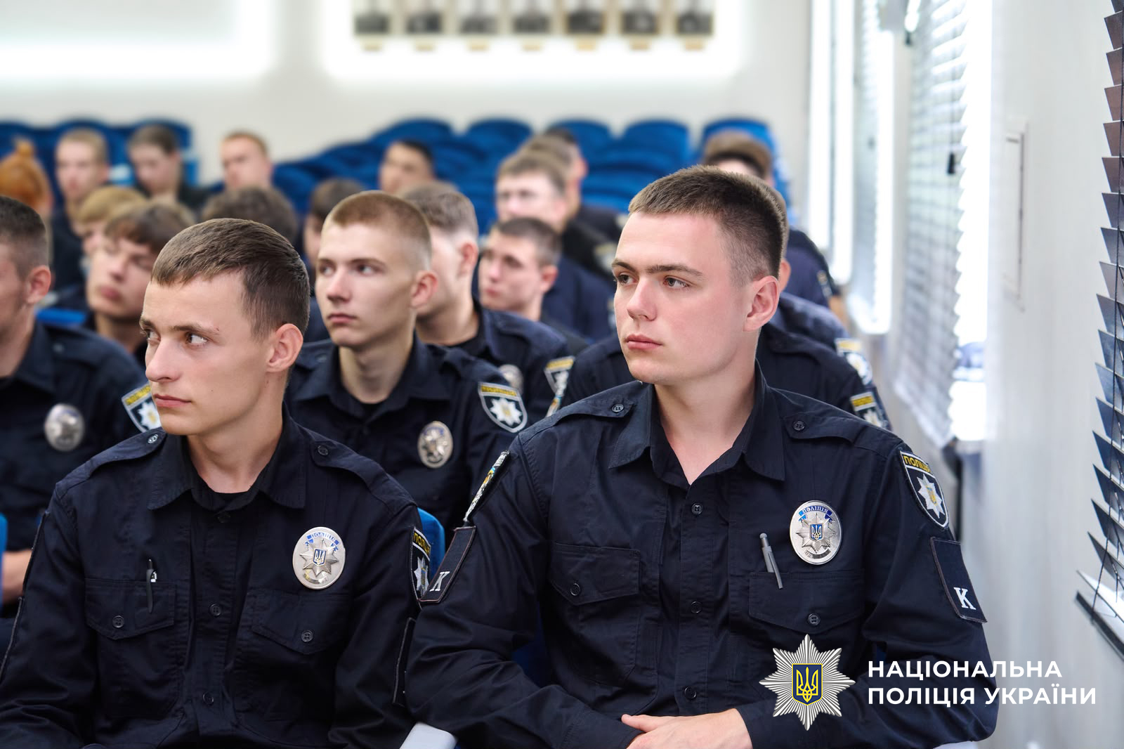 На фото зображені курсанти Національної академії внутрішніх справ