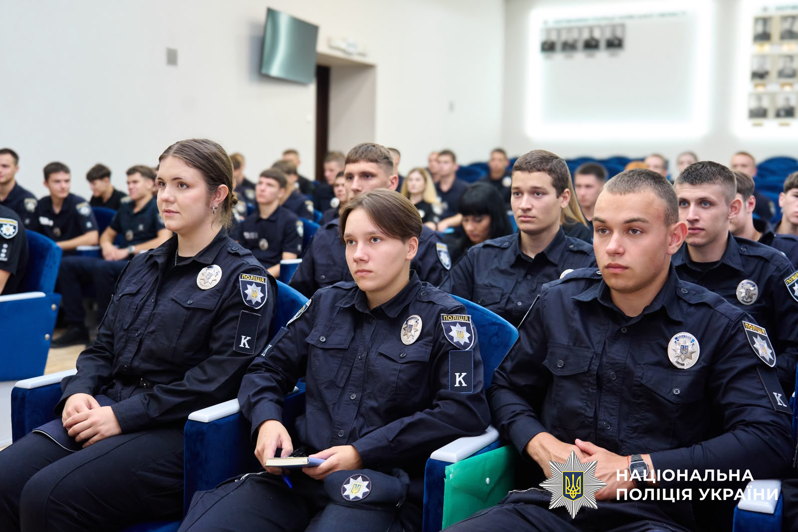 На фото зображені курсанти Національної академії внутрішніх справ