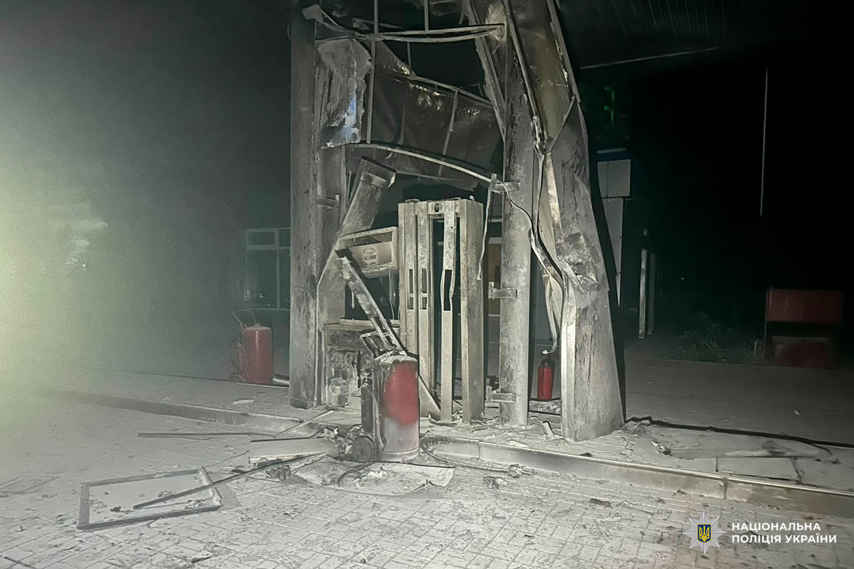 Дві людини загинули, ще 15 постраждали, серед яких дитина: поліцейські продовжують документувати наслідки воєнних злочинів російських військ на Харківщині