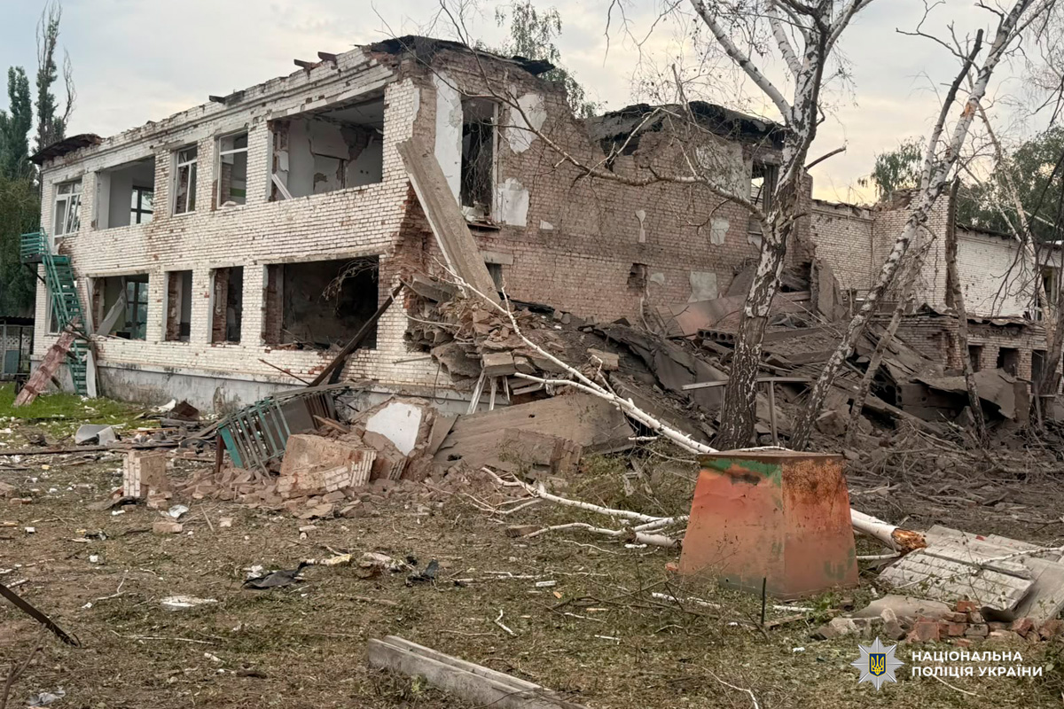 Дві людини загинули, ще 15 постраждали, серед яких дитина: поліцейські продовжують документувати наслідки воєнних злочинів російських військ на Харківщині