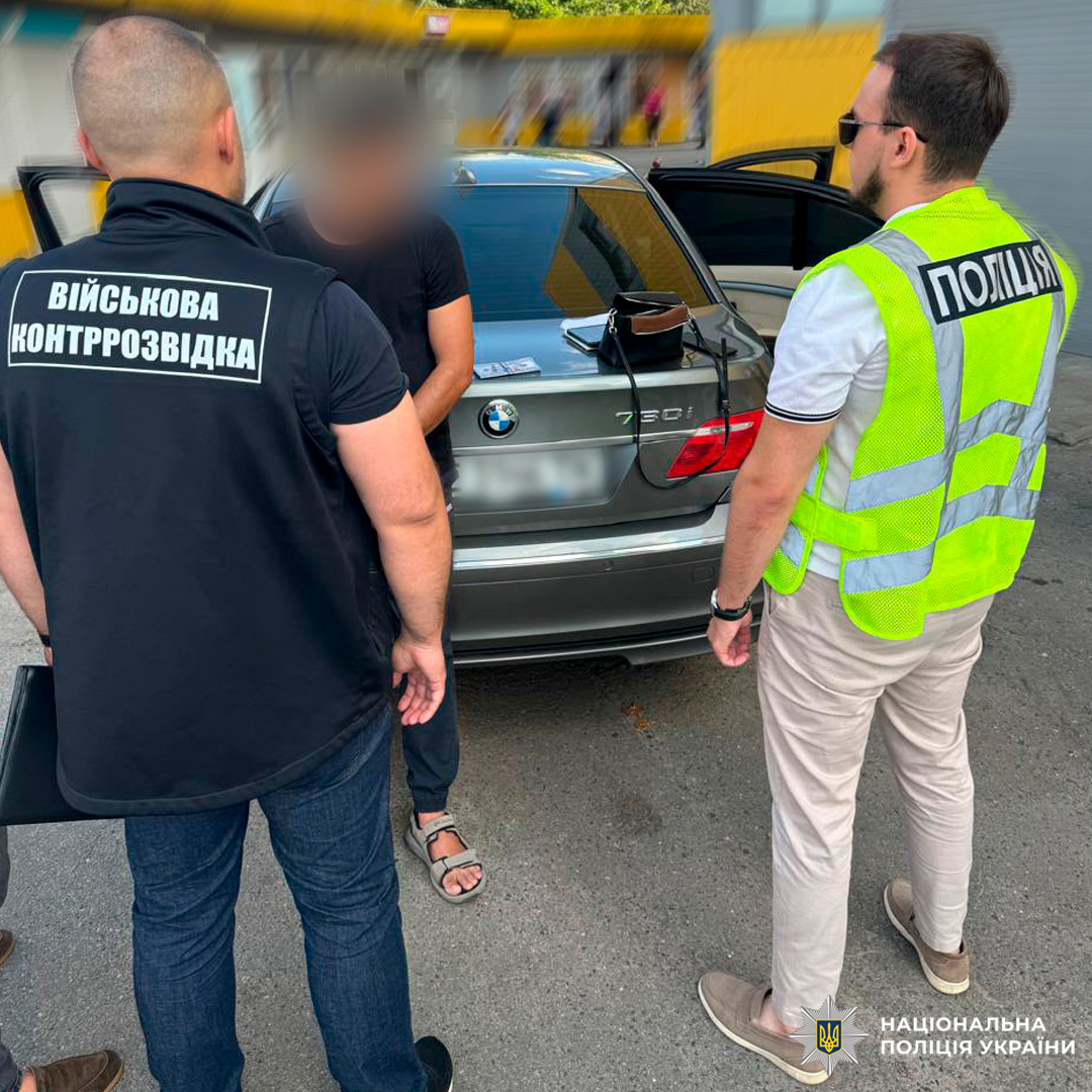 У Харкові поліцейські повідомили про підозру чоловіку, який організував схему незаконного переправлення військовозобов’язаних через державний кордон