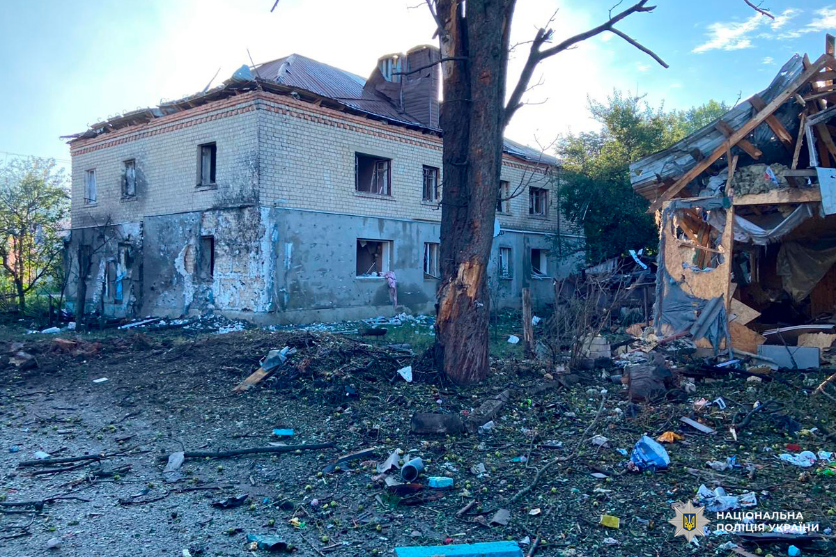 Три людини загинули, ще десятеро постраждали, серед яких двоє дітей: поліцейські задокументували наслідки воєнних злочинів окупантів на Харківщині