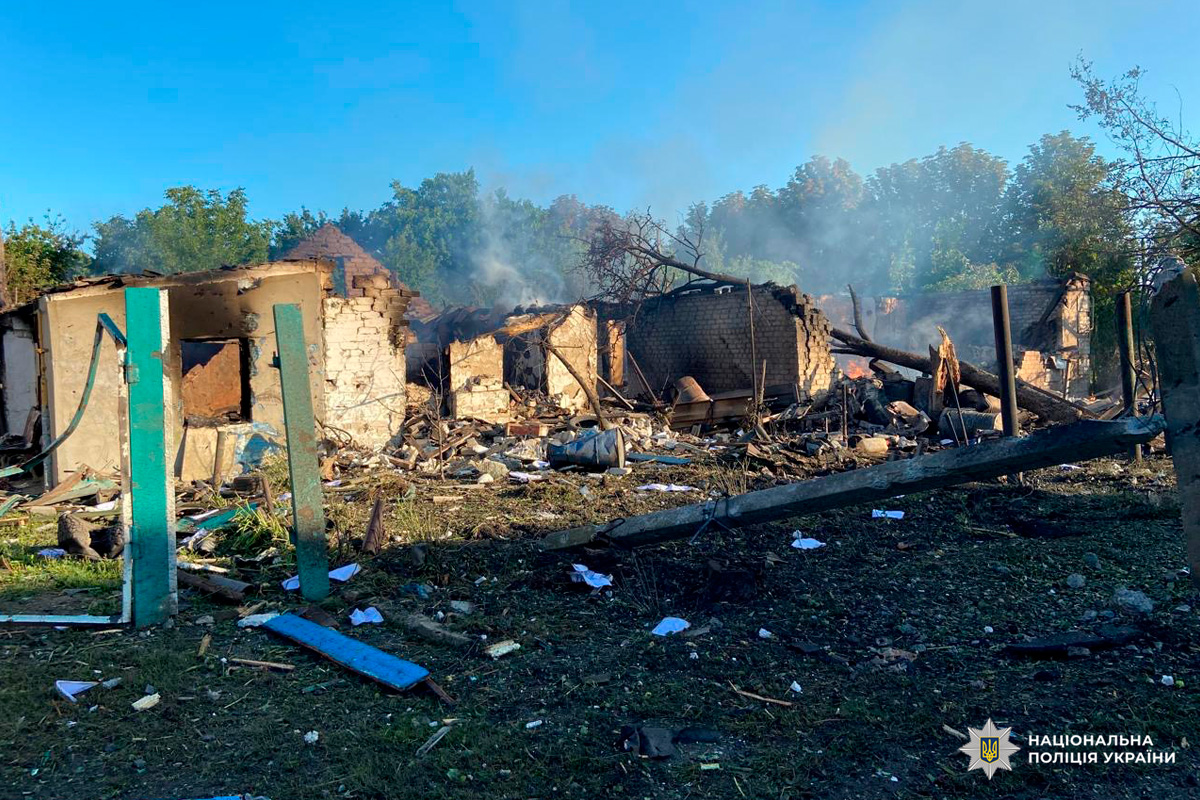Три людини загинули, ще десятеро постраждали, серед яких двоє дітей: поліцейські задокументували наслідки воєнних злочинів окупантів на Харківщині