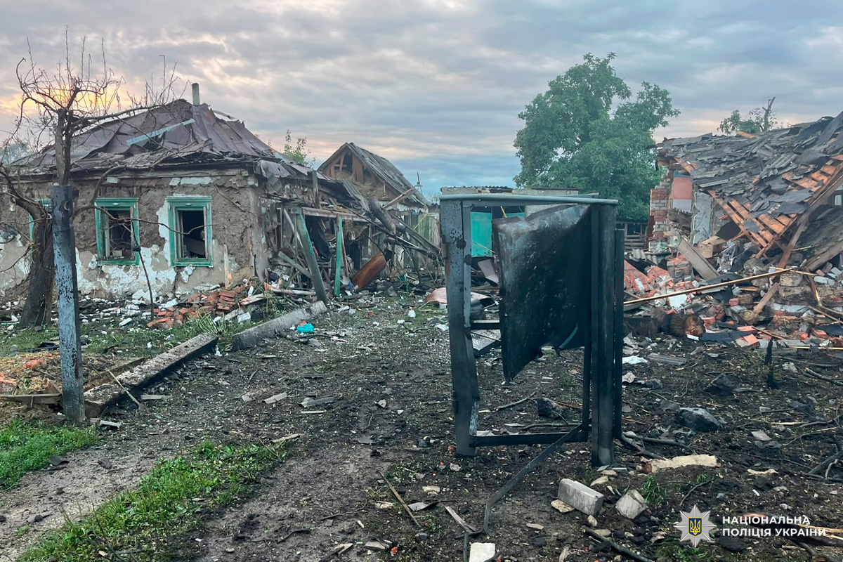 Три людини загинули, ще десятеро постраждали, серед яких двоє дітей: поліцейські задокументували наслідки воєнних злочинів окупантів на Харківщині