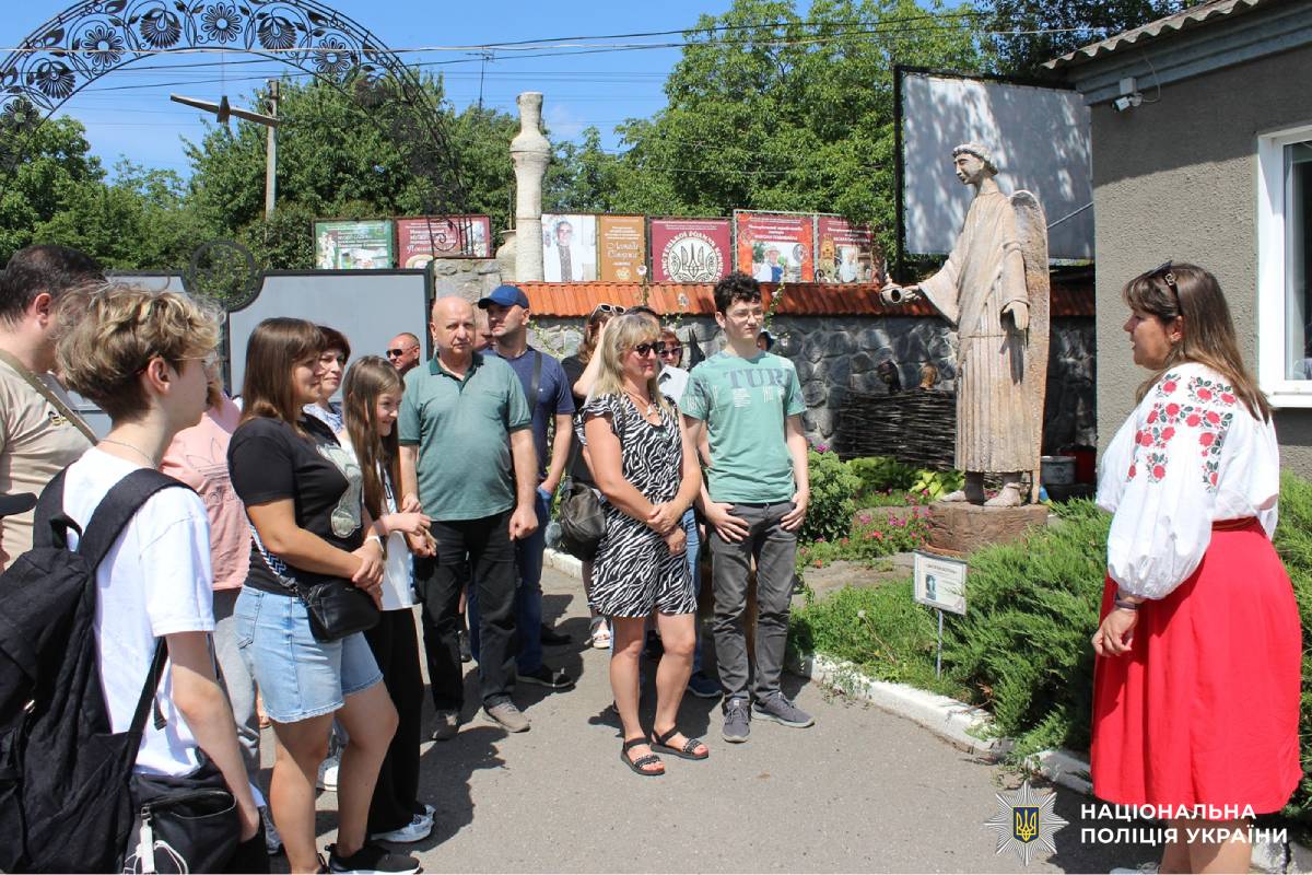 Підтримка ветеранів та родин захисників: поліція Харківщини організувала культурно-просвітницьку поїздку в межах реалізації ветеранської політики