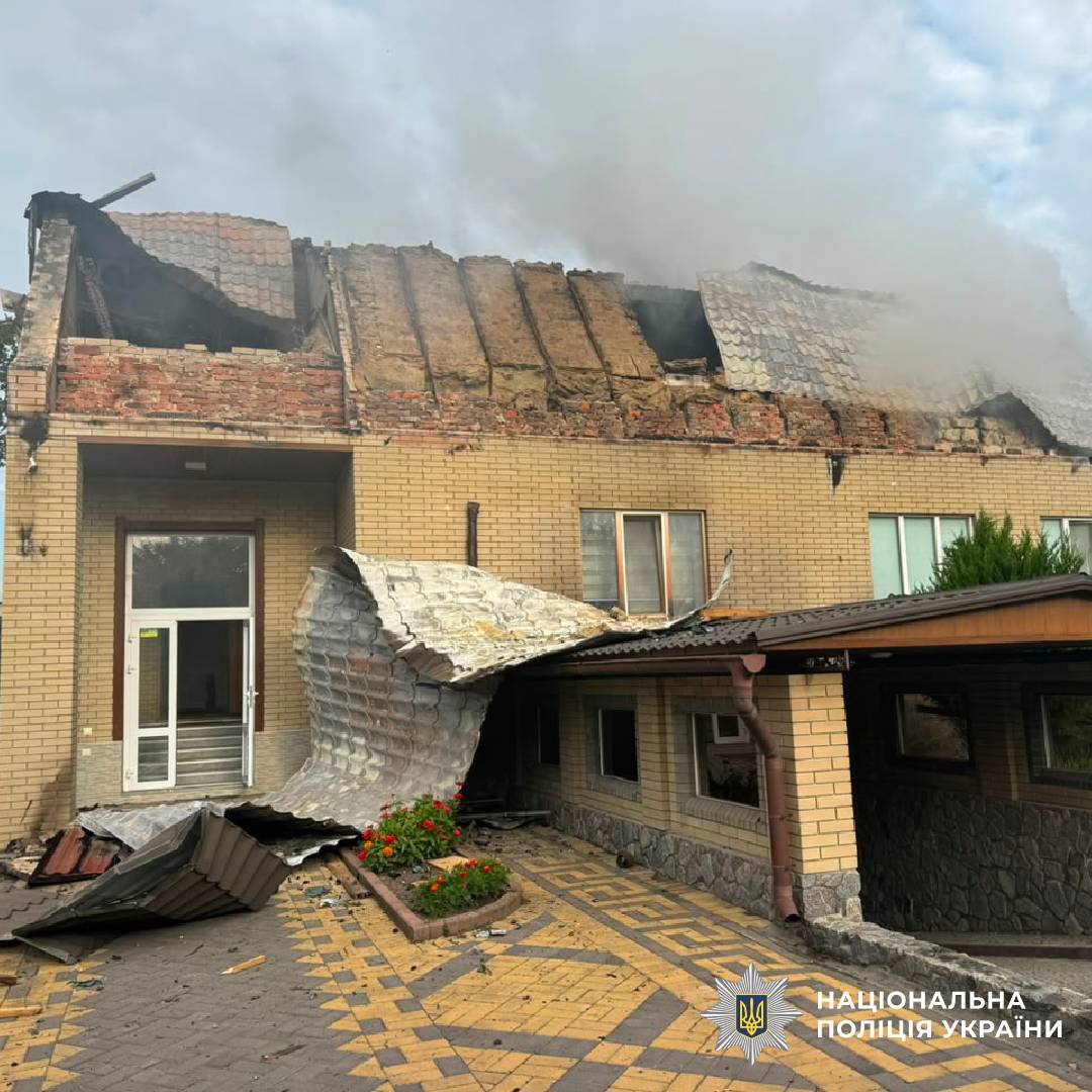 На фото наслідки ворожого обстрілу