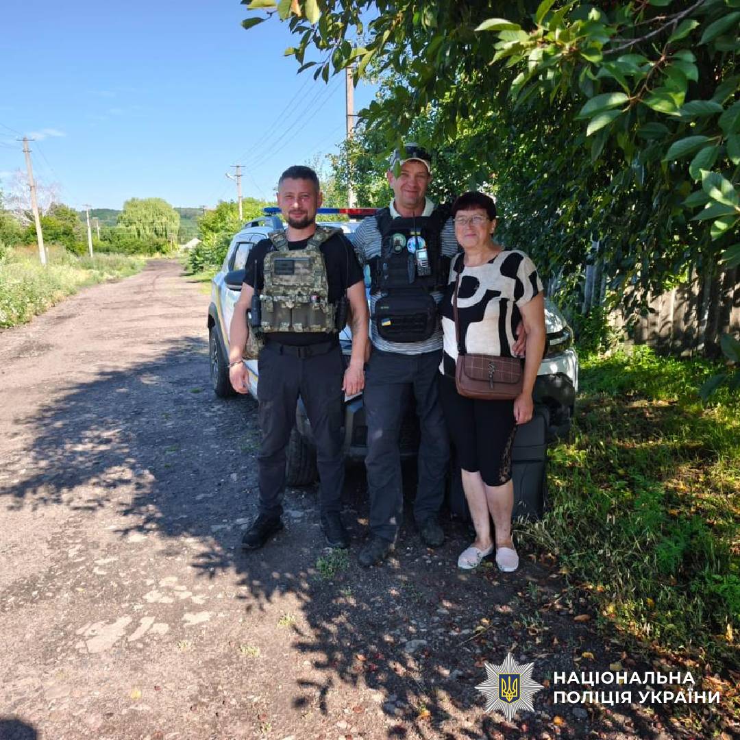 На Харківщині поліцейські продовжують евакуацію цивільного населення