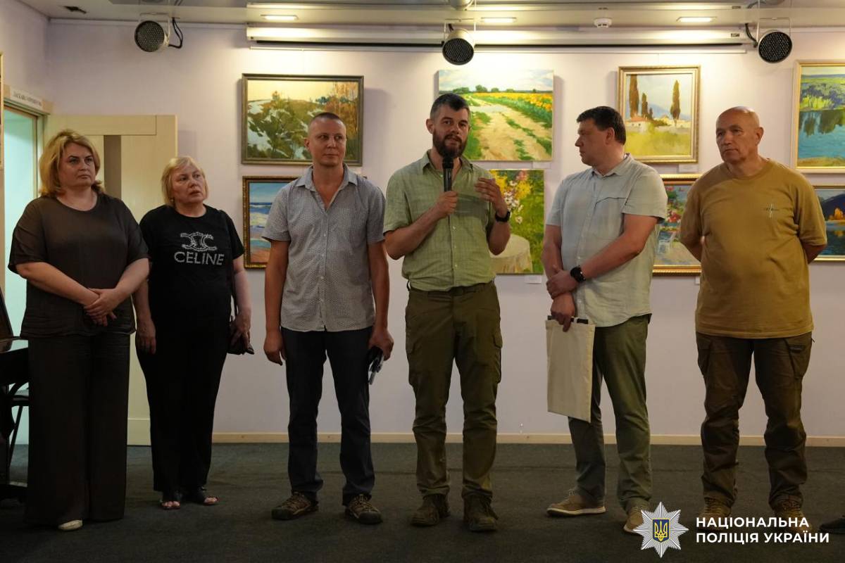 Поліція Харківщини долучилася до благодійної мистецької ініціативи на підтримку ветеранів і захисників України