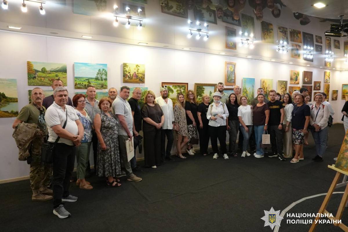Поліція Харківщини долучилася до благодійної мистецької ініціативи на підтримку ветеранів і захисників України