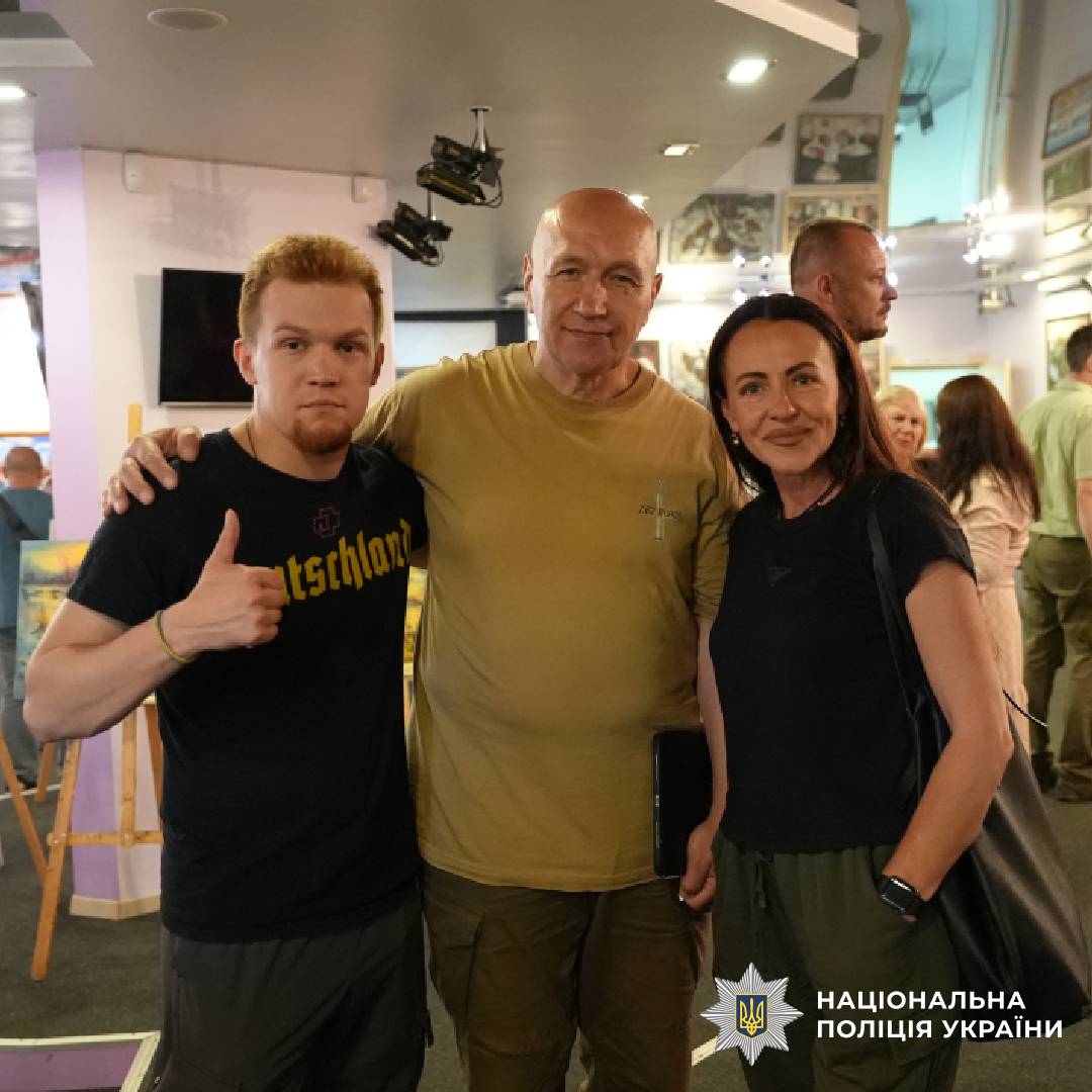Поліція Харківщини долучилася до благодійної мистецької ініціативи на підтримку ветеранів і захисників України
