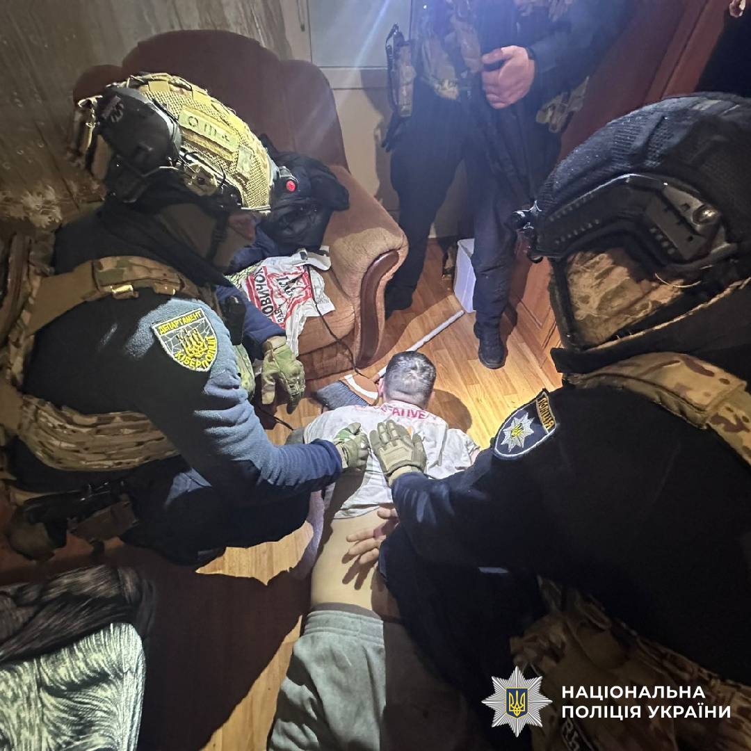 Поліція завершила розслідування щодо шахрайської групи, яка завдала громадянам збитків на 790 тисяч гривень