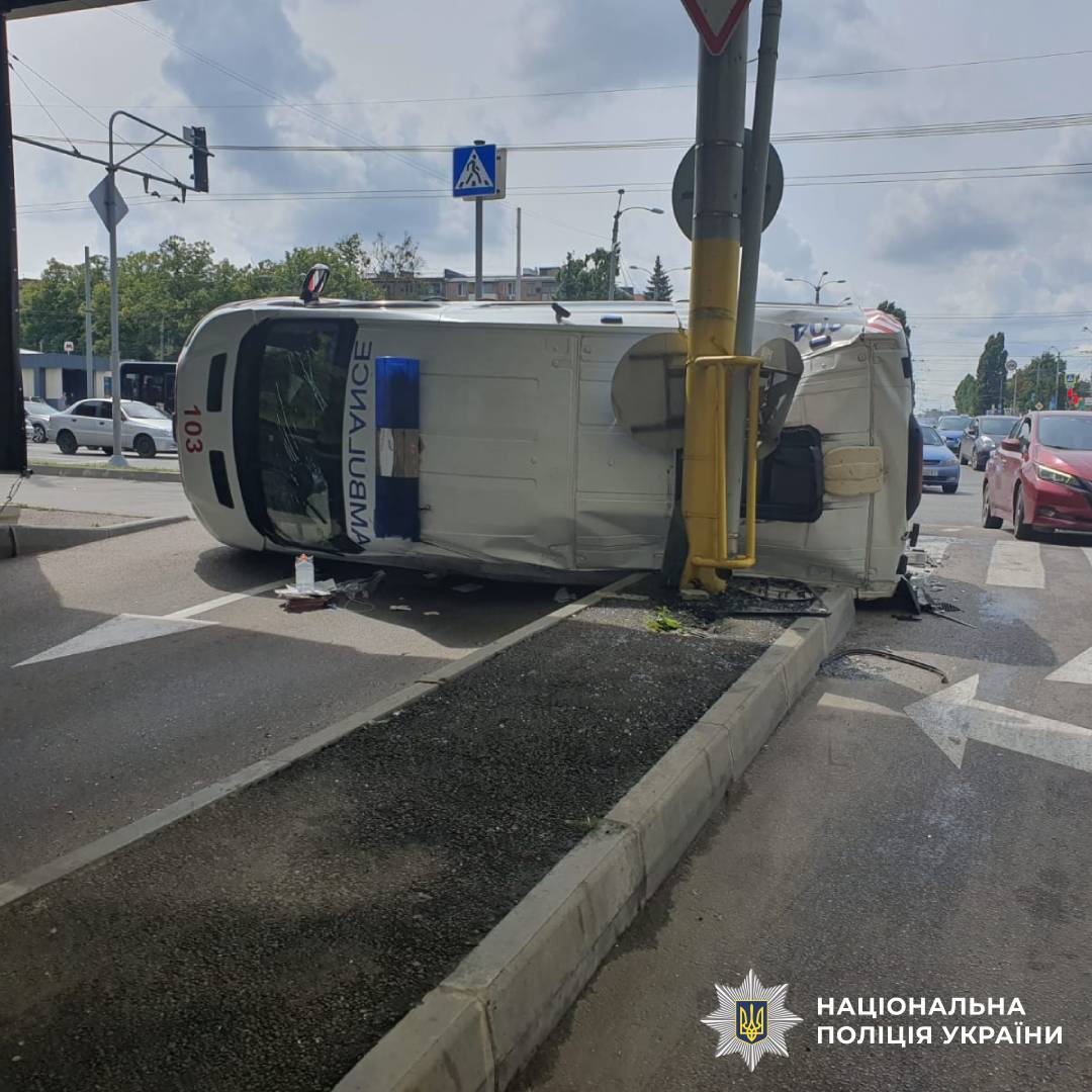 У Харкові внаслідок ДТП постраждали двоє людей: поліція встановлює обставини події
