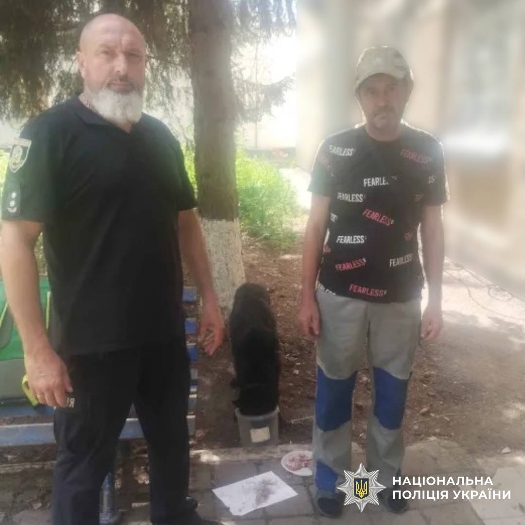 Поліцейські Куп'янщини евакуювали чотирьох жителів із прифронтового села
