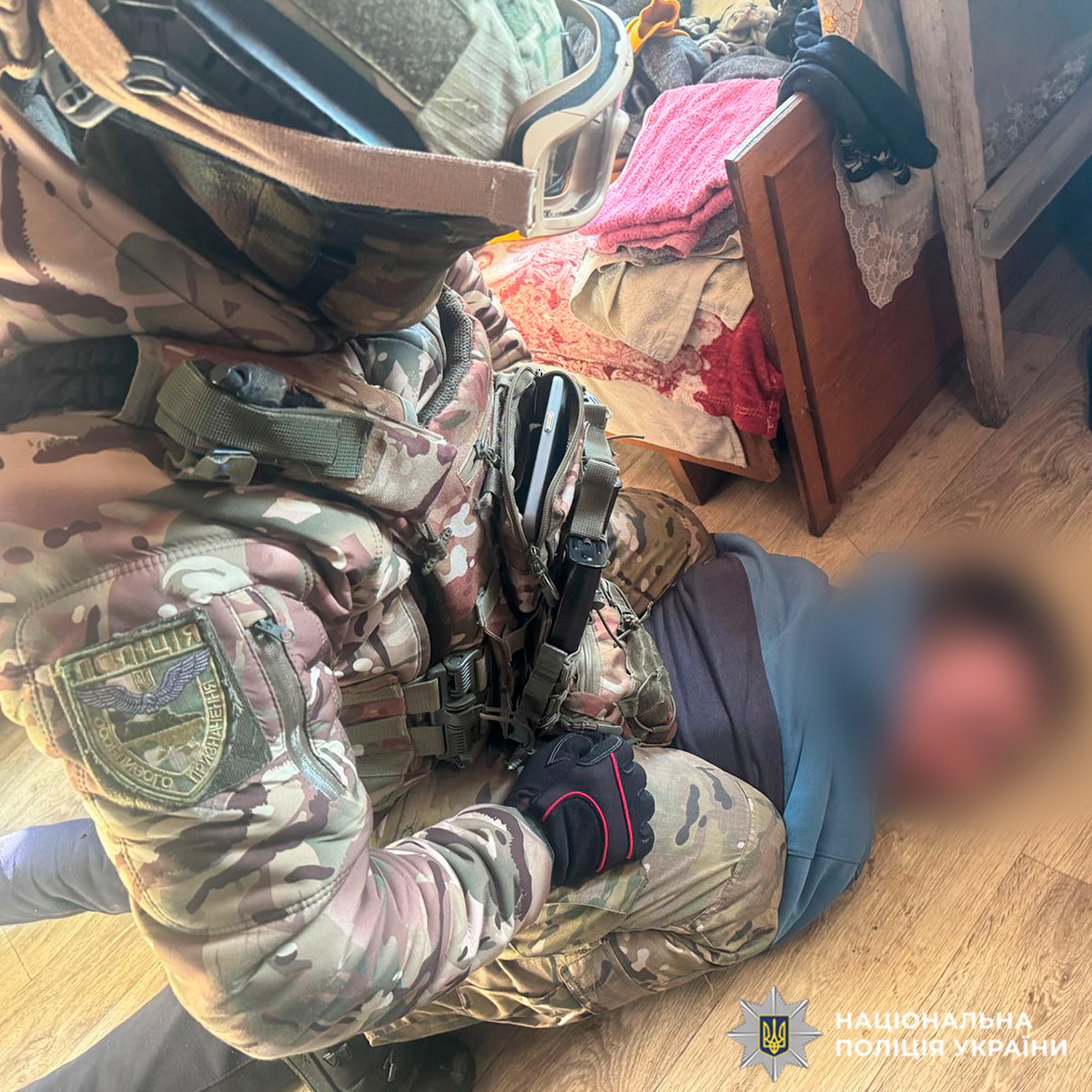 На Харківщині поліцейські викрили чоловіка, який вербував дітей для виготовлення матеріалів порнографічного характеру