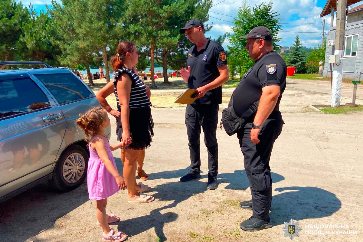Поліцейські Харкова нагадали відпочивальникам правила безпеки на водоймах: профілактична кампанія «Безпечна вода» триває