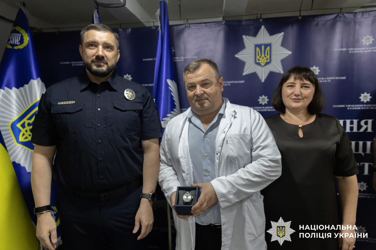 Поліцейські Харківщини відзначили медичних працівників з нагоди професійного свята