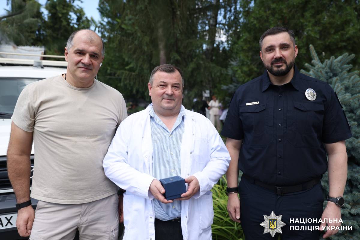 Поліцейські Харківщини відзначили медичних працівників з нагоди професійного свята