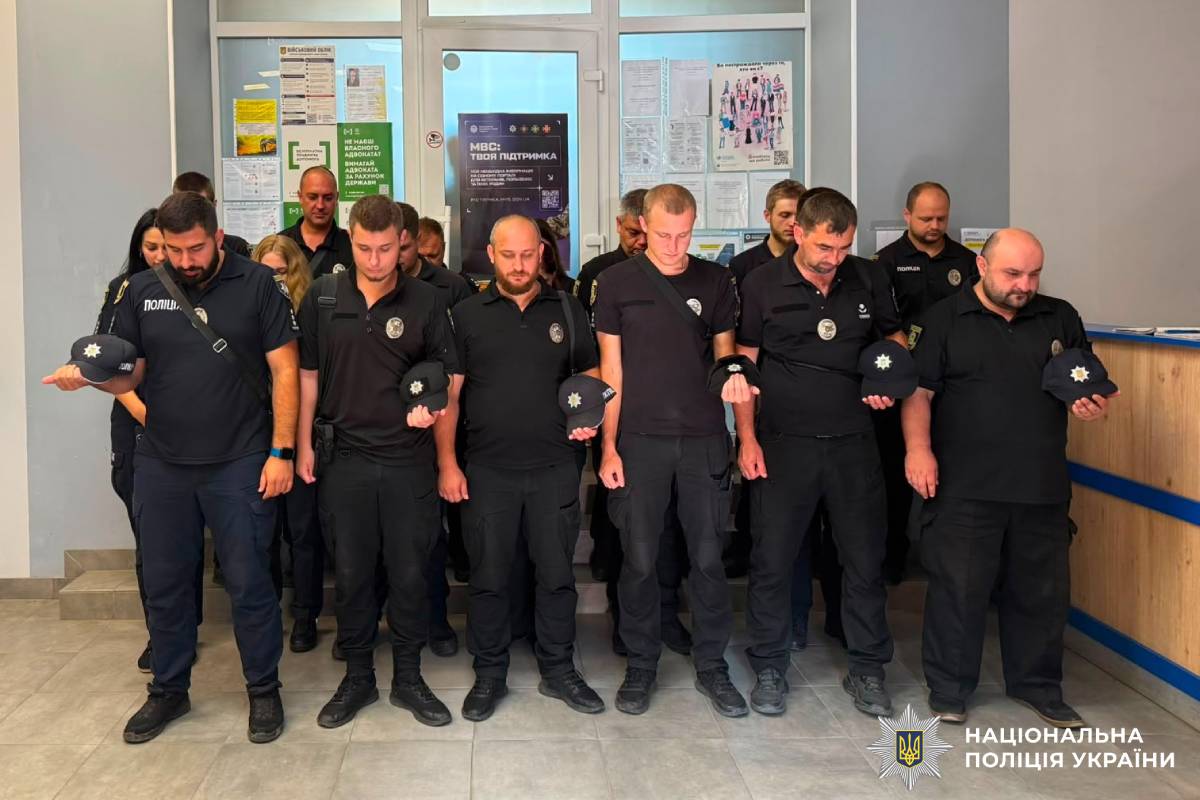 Поліцейські Харківщини вшанували пам’ять загиблих у російському полоні Захисників, Захисниць та цивільних